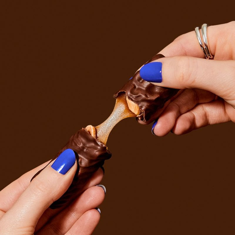 love raw peanut caramel bar m:lk choc 40g