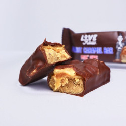 love raw peanut caramel bar m:lk choc