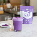 ube latte avec de la poudre d'ube