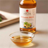 sauce mirin dans un petit bol