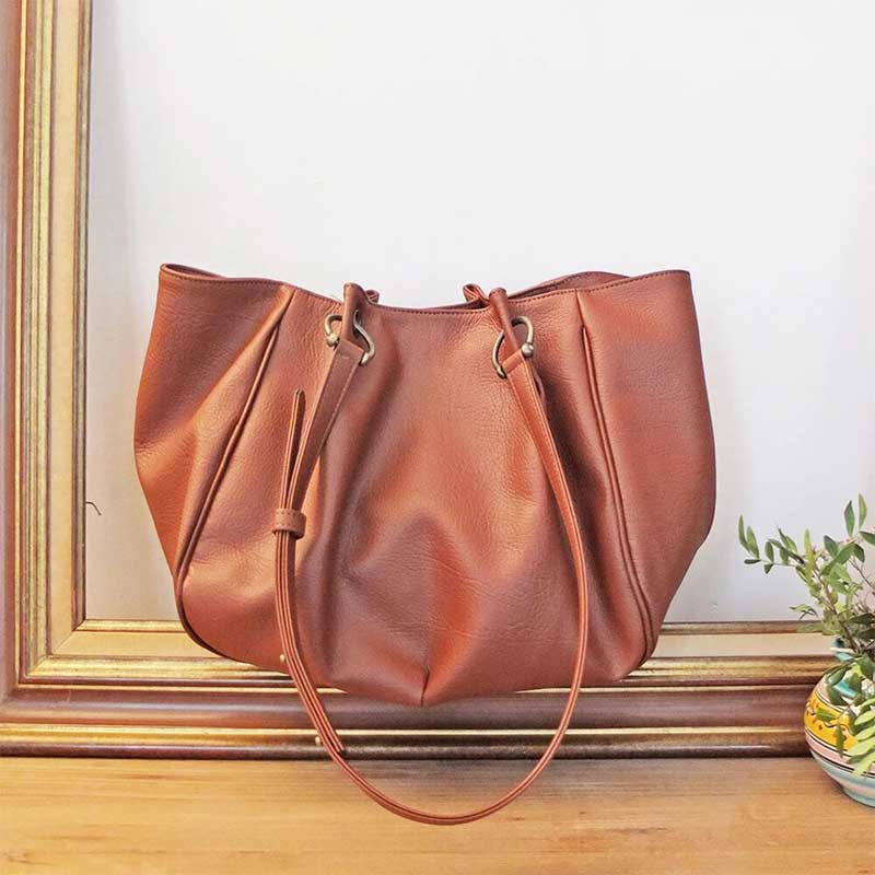 grand sac Oman hobo apple skin marron Camille grand sac Oman hobo apple skin marron Camille